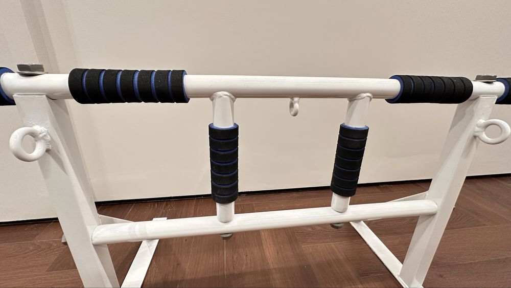 Турник настенный