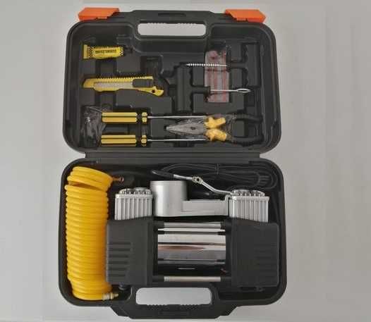 Автомобильный компрессор в чемодане с инструментами