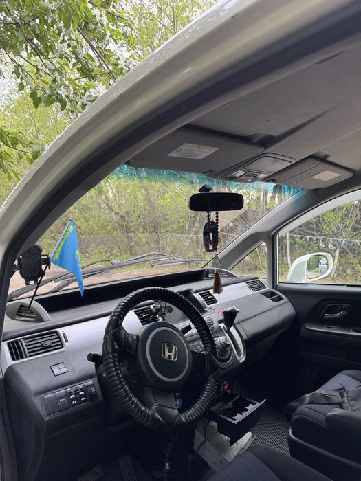 Продам Honda Stepwgn spada Минивэн чистый учет