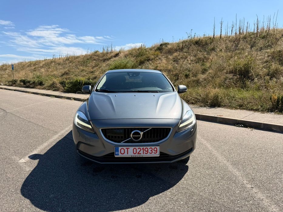 VOLVO V40 prima înmatriculare 2017