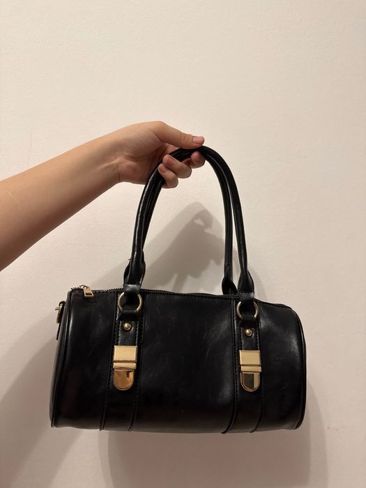 Сумки черные……….