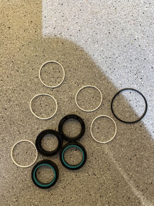 Сальники на рулевые рейки Мерседес Бмв Ауди Шевроле Малибу: 600 000 сум ...