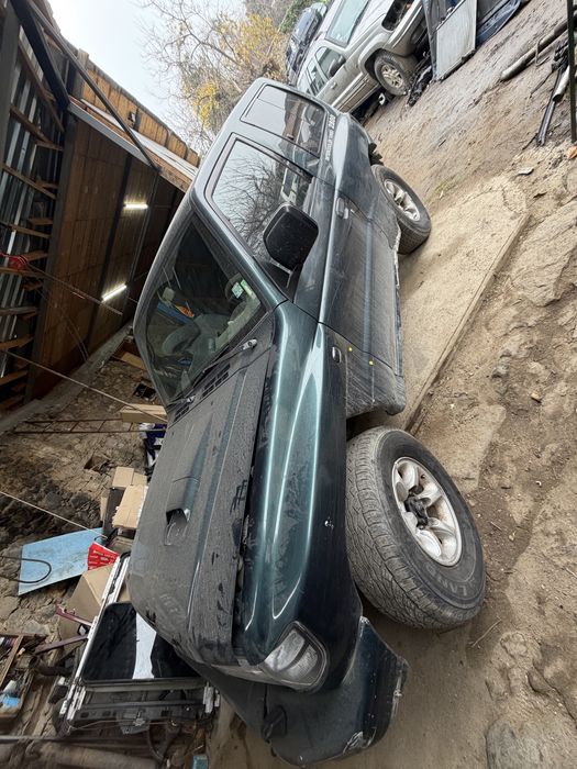 Mitsubishi Pajero 2.8 На Части