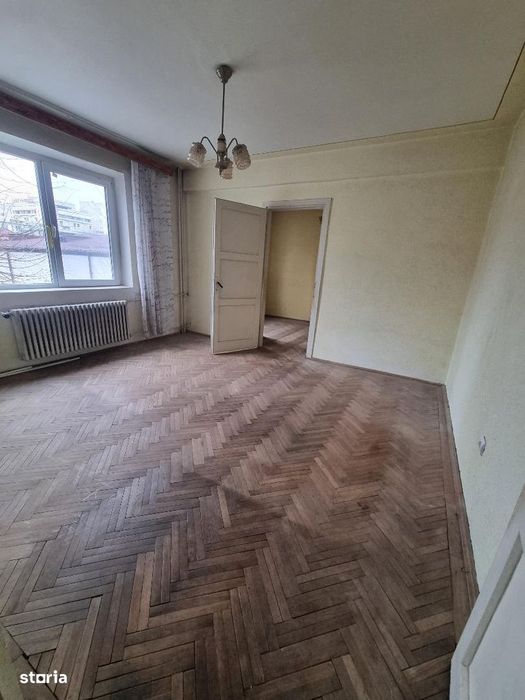 Apartament 2 camere, zona Centru, etaj 2 !