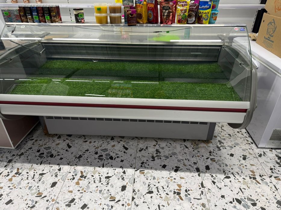 Морозильная витрина и морозильный ларь