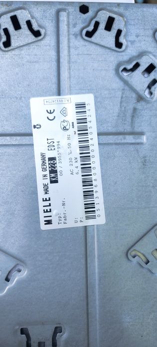 Фурна с плот за вграждане Miele
