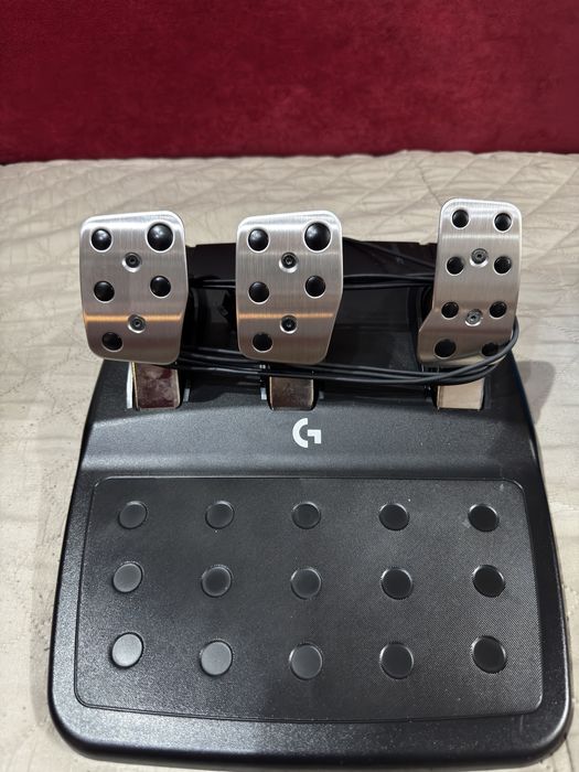 Volan Gaming Logitech G923 + Pedale + Schimbător – PC & PS4/PS5