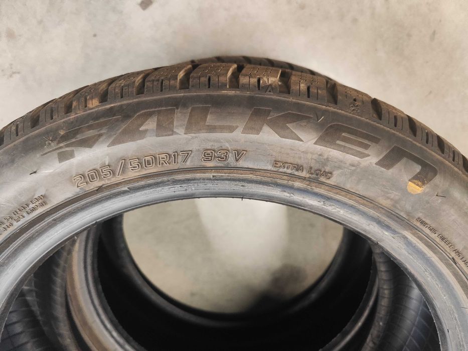 2бр.зимни гуми 205/50/17 Falken