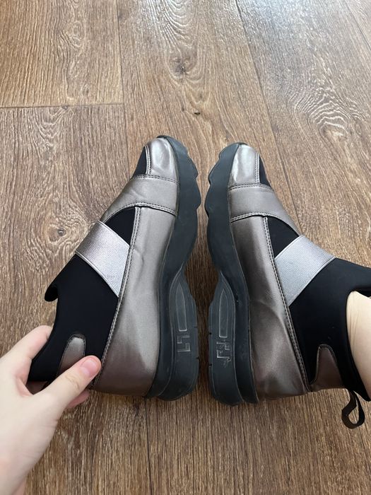 Спортивные ботинки