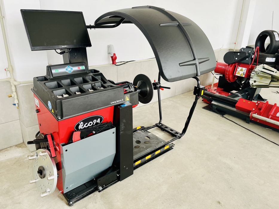 Баланс машина за леки и тежкотоварни гуми TECO 94