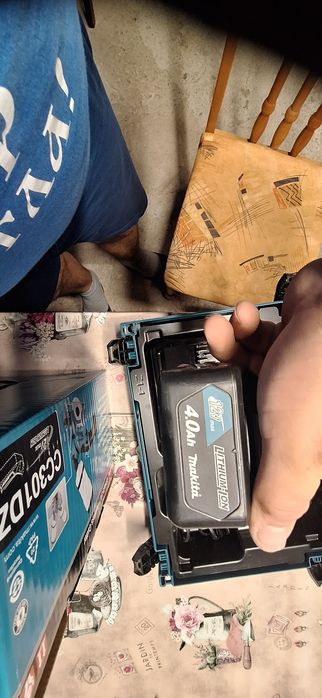 Продавам Marital CC301DZ с акумулаторни батерии от MAKITA със зарядно