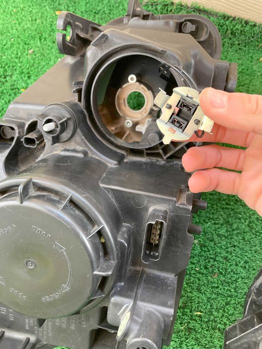 Nissan Qashqai J10 FaceLift - Ляв и Десен Фар - Фабрични