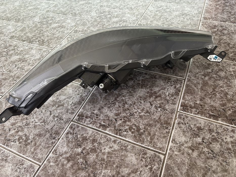 Ляв фар за Тойота Ярис / Toyota Yaris 2019-