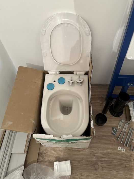 Продам новый комплект: унитаз+инсталляция