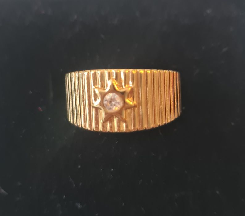 Нов дамски пръстен с камък, позлатен.
