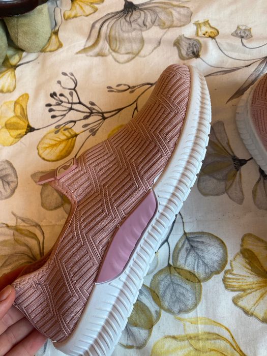 Обувки в цвят пепел от рози