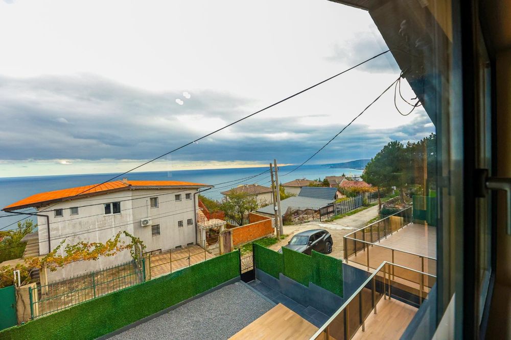 Вила с морска панорама