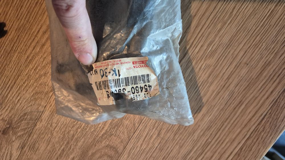 Продам рулевые наконечники на камри 30