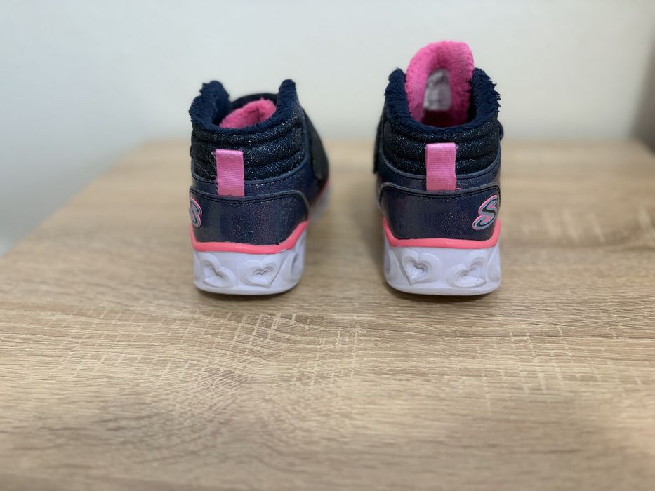 Боти Skechers и ботушки Clibee с подарък