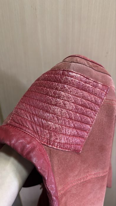 Продам куртку замшевую Mango