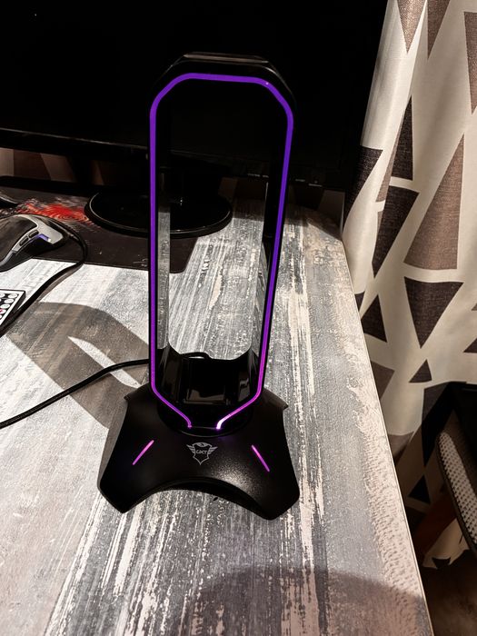 Подставка для наушников