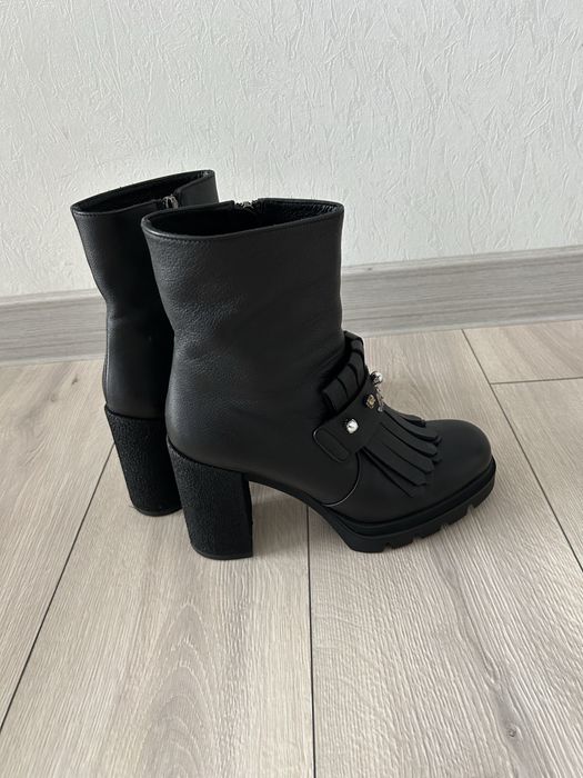 Продам итальские ботинки.