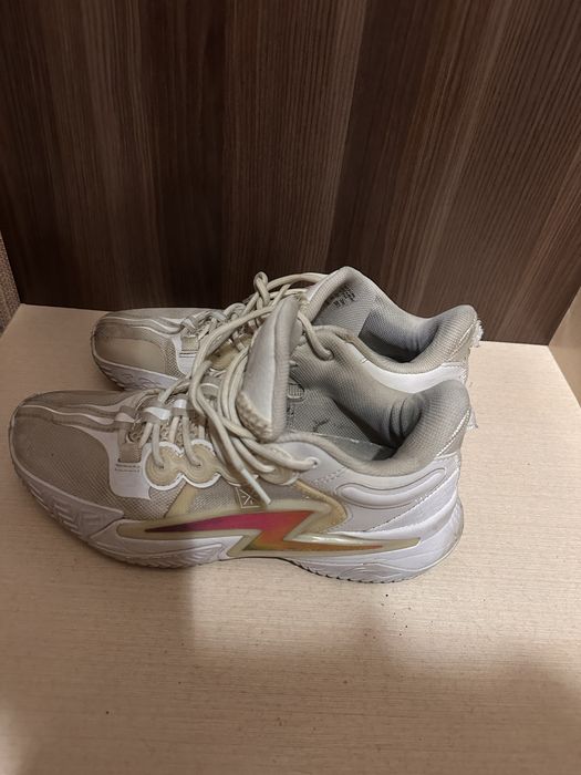Продам Li ning Son of Flash.