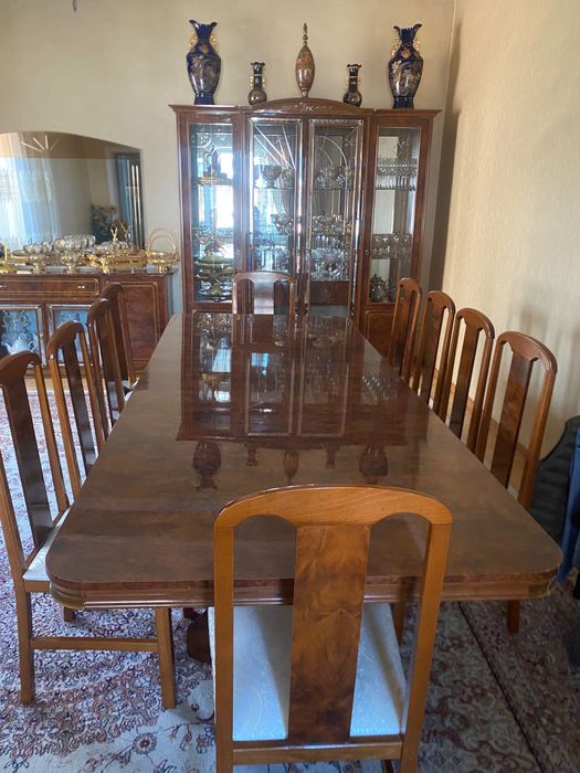 Горка, комод, стол +стуля