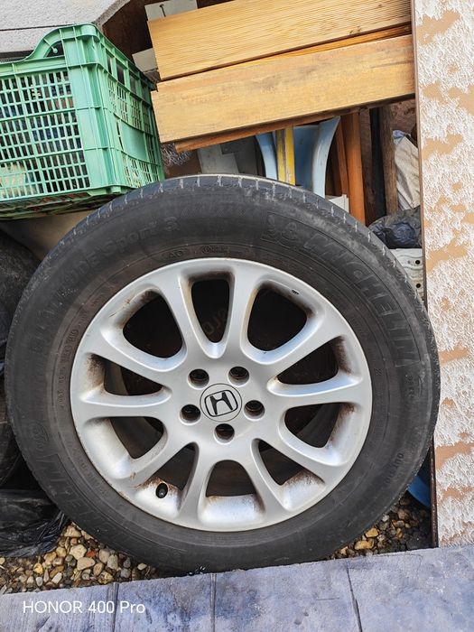 Vând cauciucuri 235 60 18 folosite 100 lei buc.