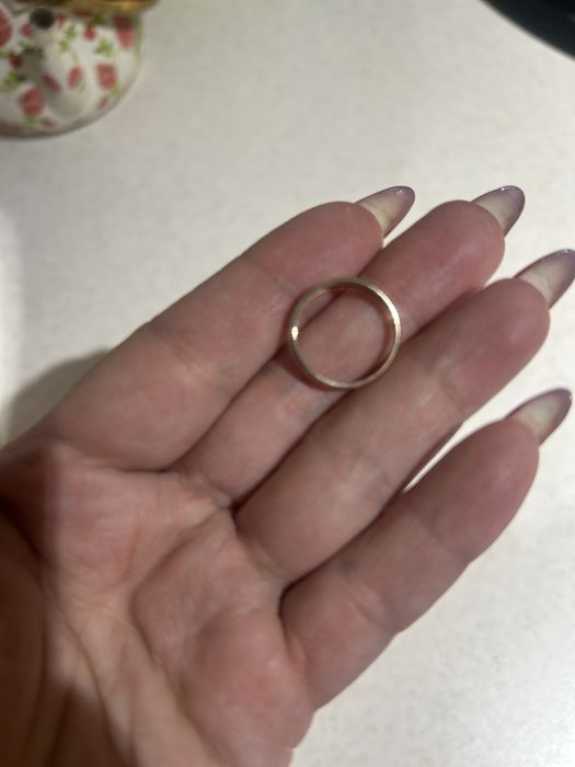Продам кольцо золото 585