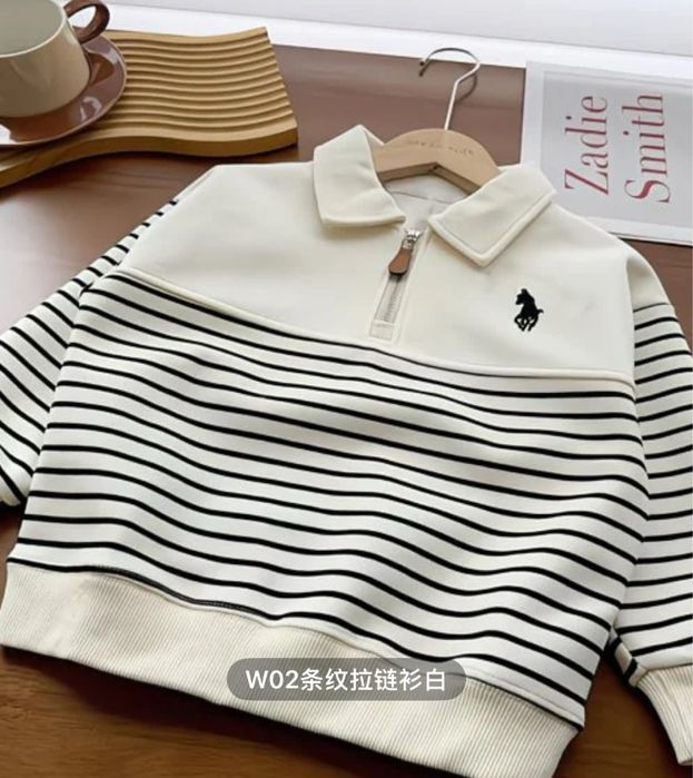 Детское поло и джинсы