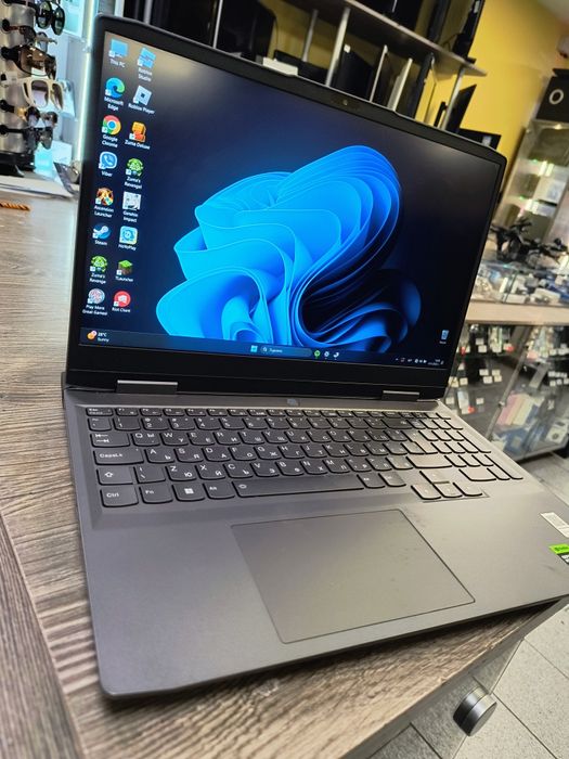 Геймърски Лаптоп Lenovo LOQ 15' FHD / 16RAM / RTX 3050 / 512GB SSD