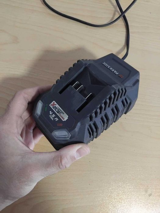 Комплект 3 батерии Parkside 20V 2Ah + зарядно PLG 20 C3