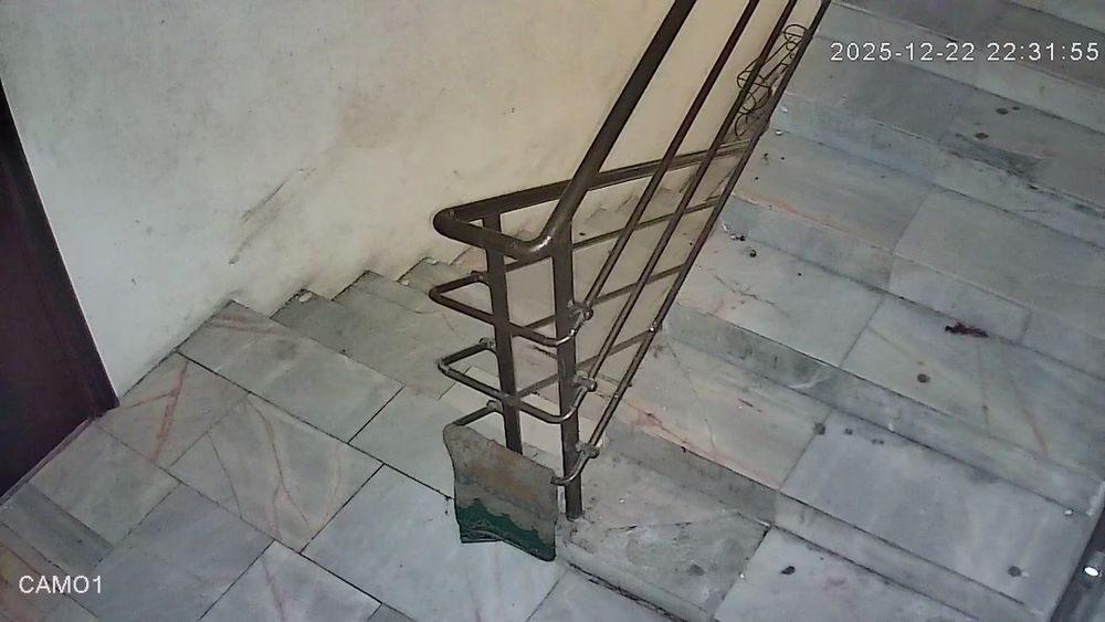 Kamera HD harakatga oladi ovoz yozadi gapirsangiz ham boladi