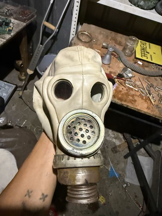 Противогазы, различное имущество ГО