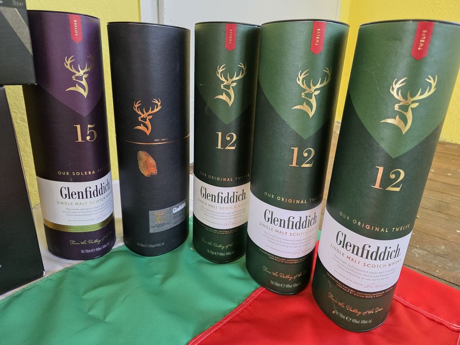 Празни бутилки от уиски