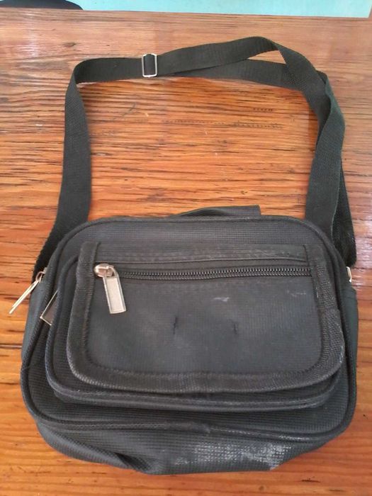 Сумка чёрная с тремя отделениями