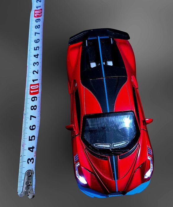 Метални Реалистични модели на спортни коли Ferrari FXX и Bugatti Divo