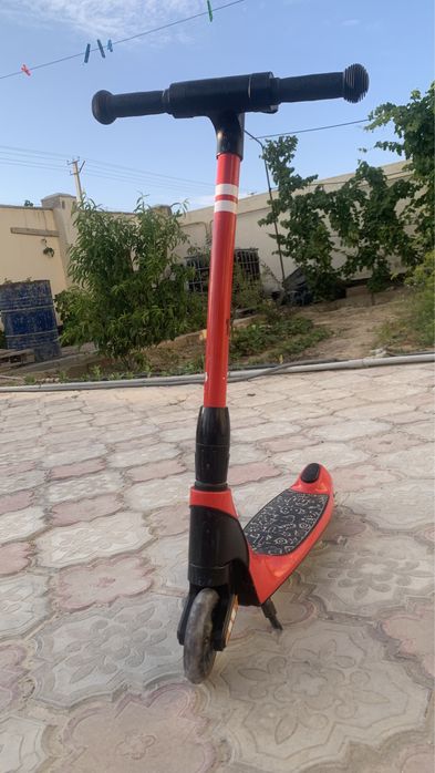 Электросамокат в отличном состояни