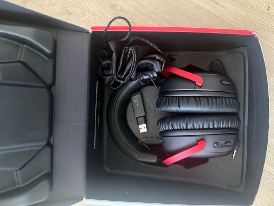 Casti gaming HyperX cloud III wireless