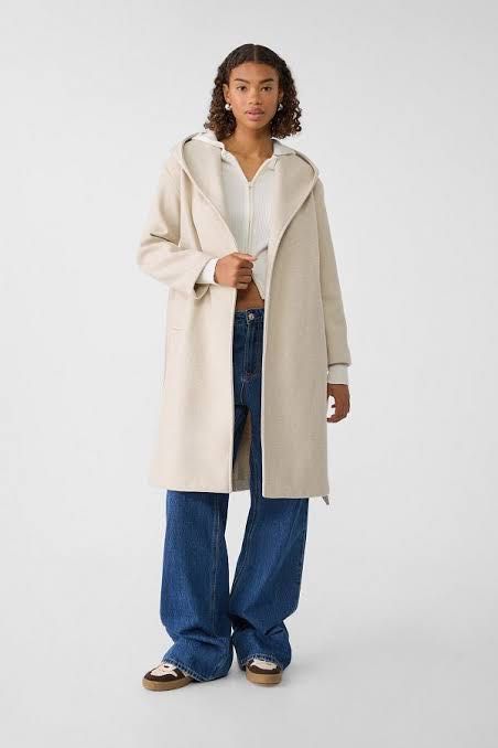 Бежово палто с качулка и колан