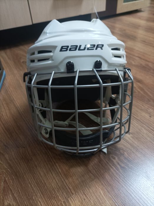 Продам шлем Bauer