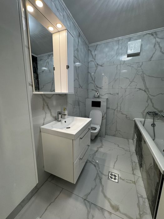 Inchiriez apartament cu 2 camere in Green Residence
