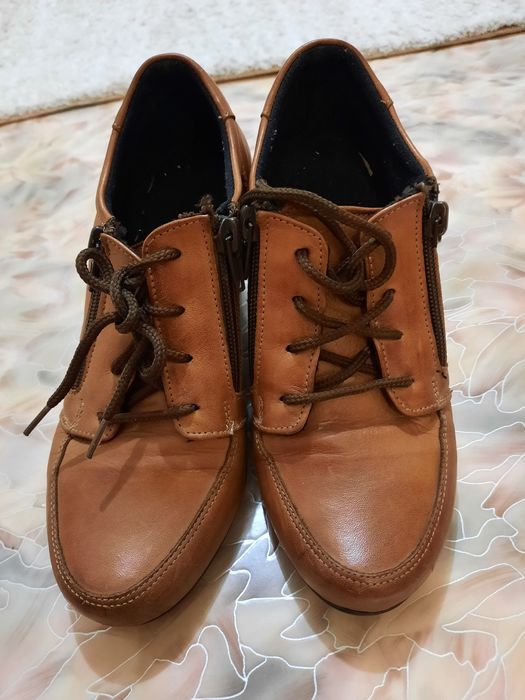 Кожаные женские ботинки 35 размера