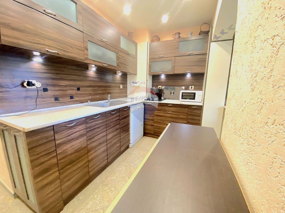 Продава се Тристаен апартамент в Варна, Възраждане 2 - 86 кв.м за 2024 €/кв.м - Снимка #5