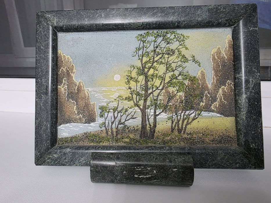 Продаётся  панно в мраморной рамке.