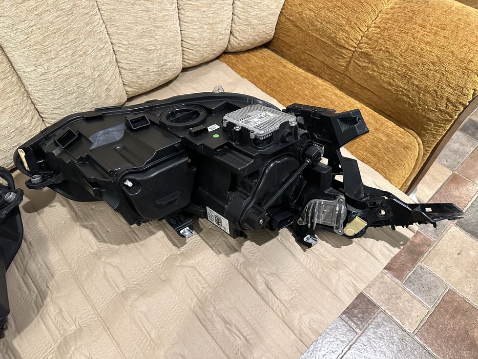 Faruri, Far stanga / Far dreapta VW Golf 8 : 5H1941035 / 5H1941036