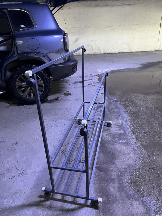 Отличная вешалка вместительная