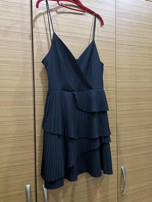 Платье на тонких бретелях