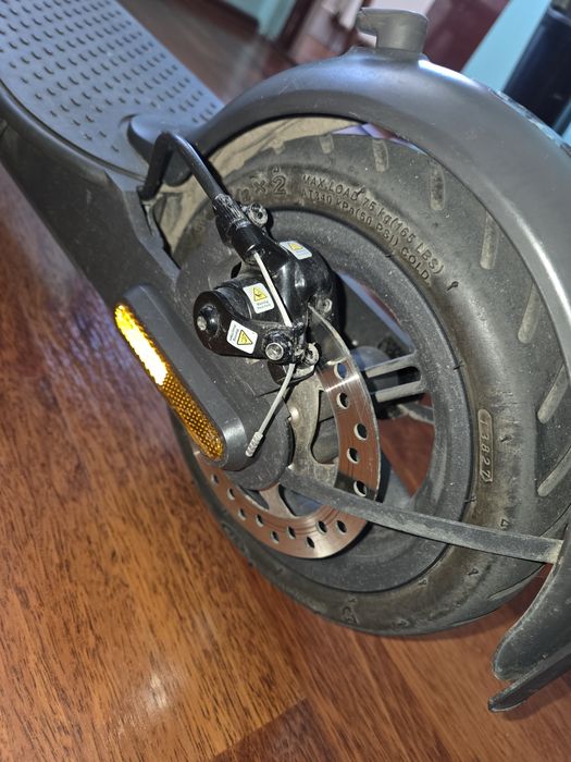 Xiaomi Mi Electric Scooter Pro 2 – Stare excelentă (Doar 900 km / 25 cicluri baterie)